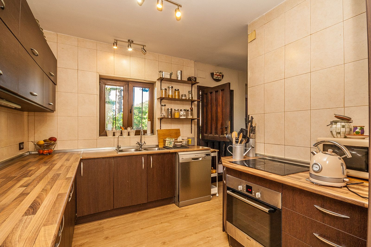 5 bedroom Villas for sale in Elviria – R5232154