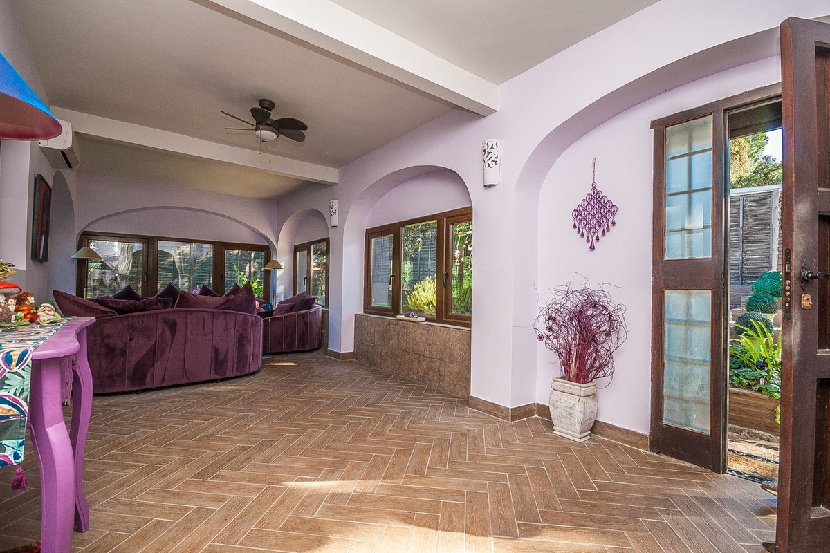 5 bedroom Villas for sale in Elviria – R5232154