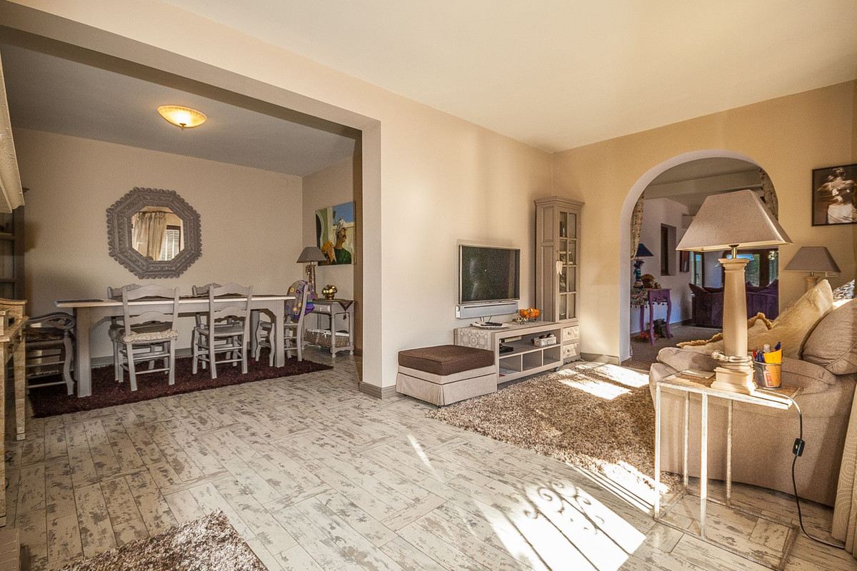 5 bedroom Villas for sale in Elviria – R5232154