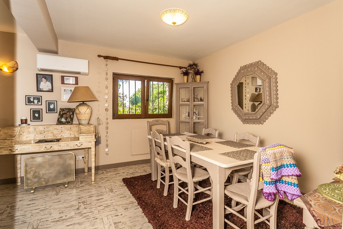 5 bedroom Villas for sale in Elviria – R5232154