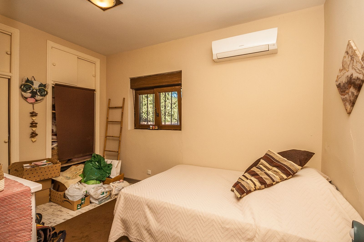 5 bedroom Villas for sale in Elviria – R5232154