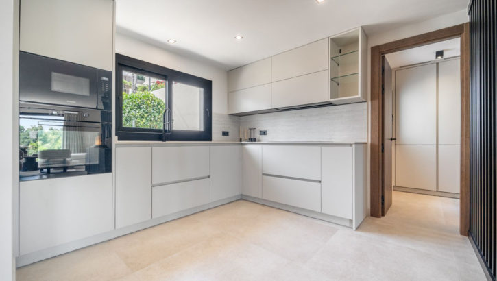 5 bedroom Villas for sale in La Cala de Mijas – R5217538 in 