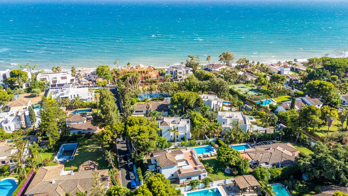 Villas de 4 dormitorios en venta en Nueva Milla de Oro – R5115433