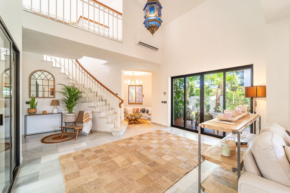 Villas de 4 dormitorios en venta en Nueva Milla de Oro – R5115433