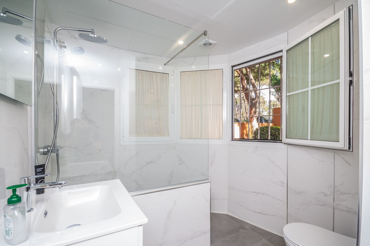 2 bedroom Apartments for sale in Elviria – R5212525