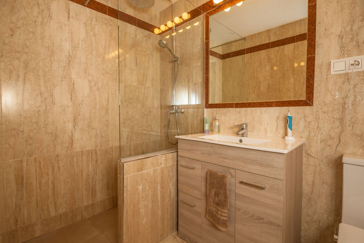 2 bedroom Apartments for sale in Elviria – R5212525