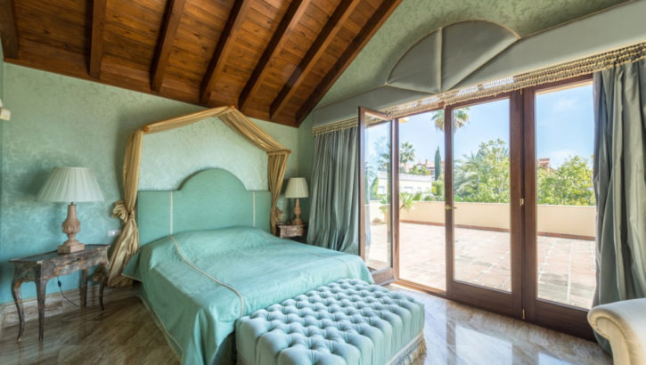 Villas de 6 dormitorios en venta en Sierra Blanca – R5220262 en 