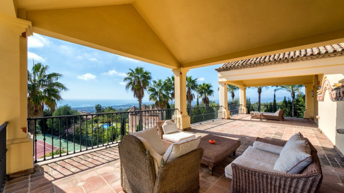 6 bedroom Villas for sale in Sierra Blanca – R5220262