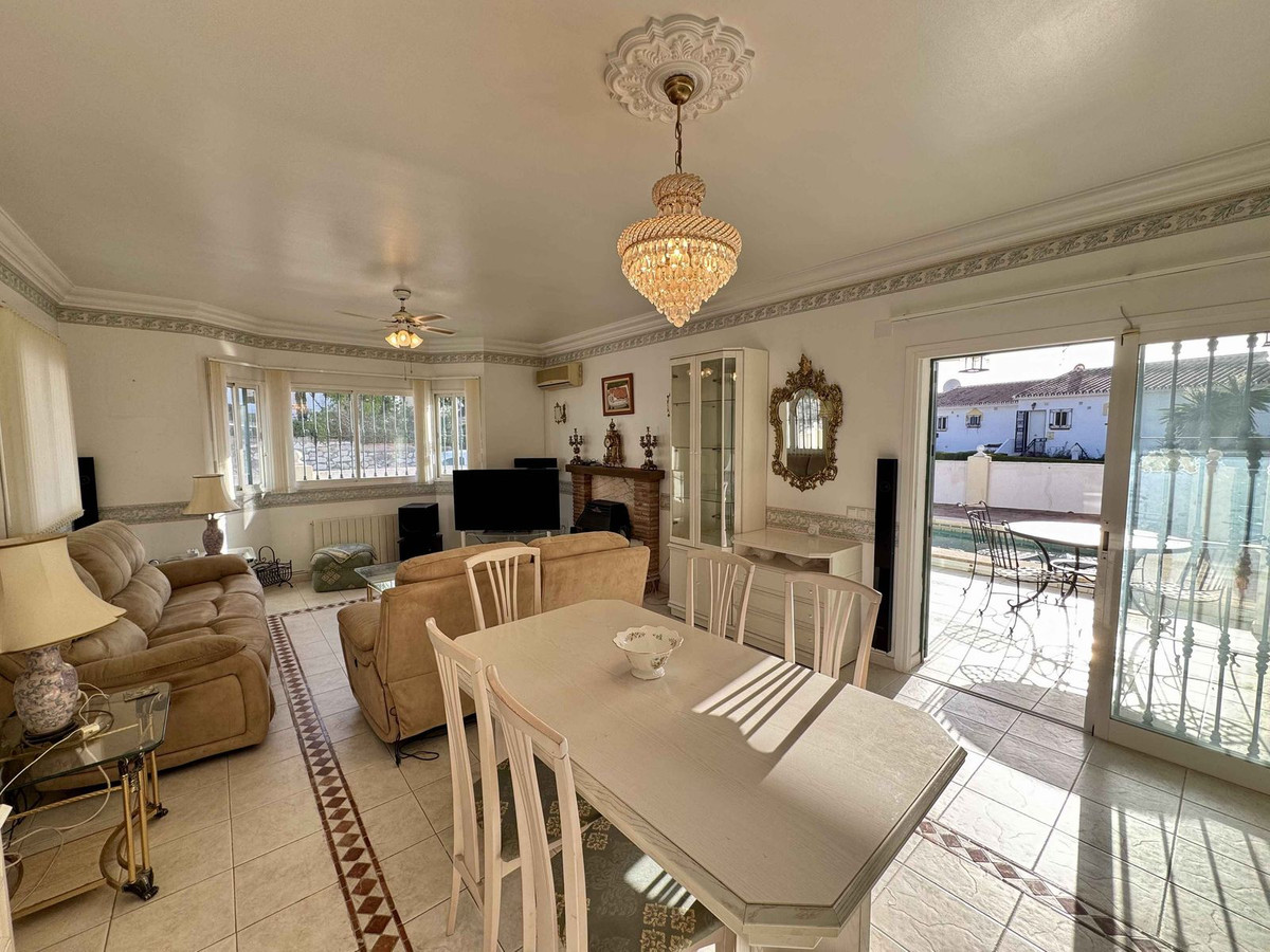 3 bedroom Villas for sale in Riviera del Sol – R5192248