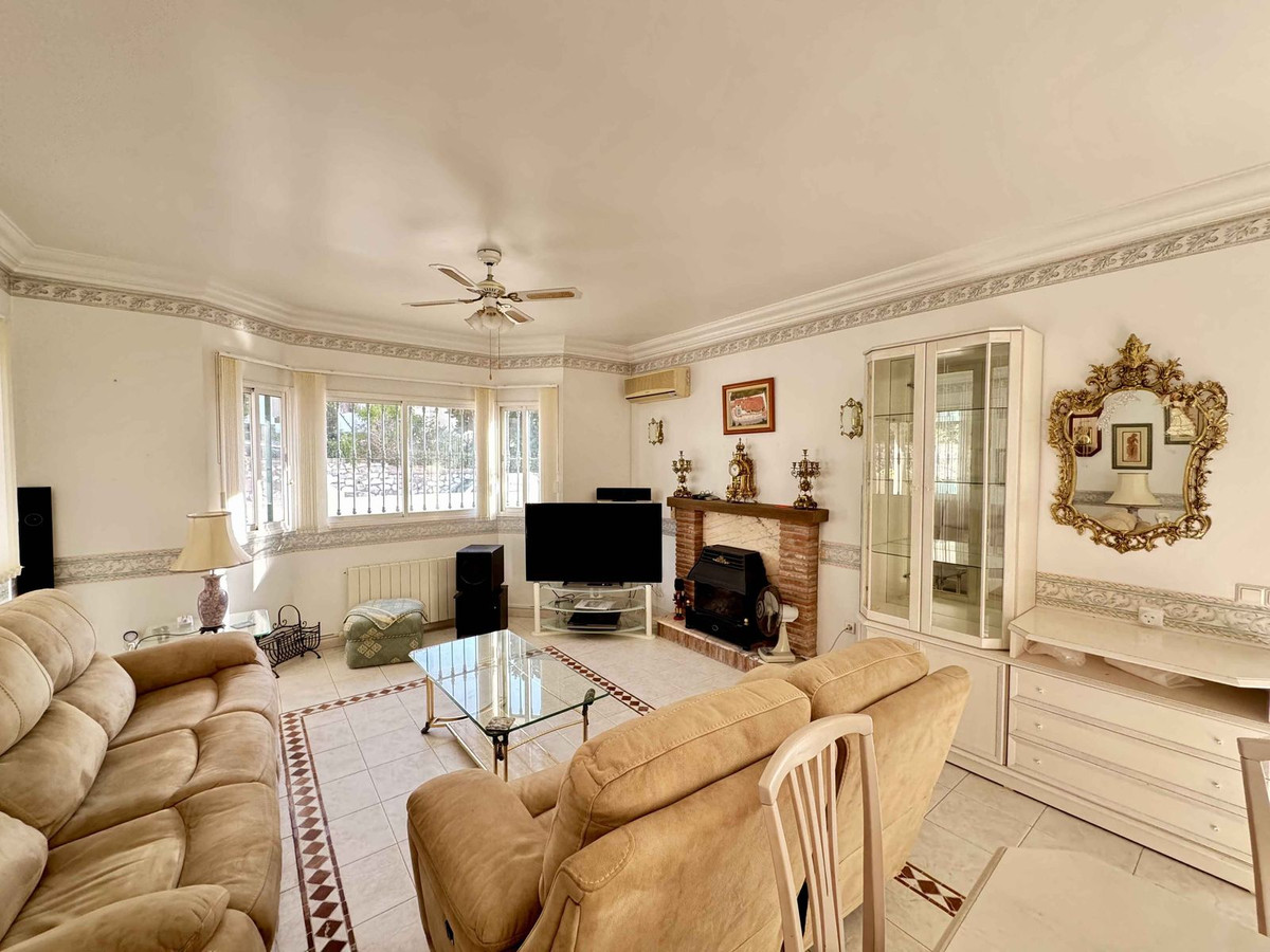 3 bedroom Villas for sale in Riviera del Sol – R5192248