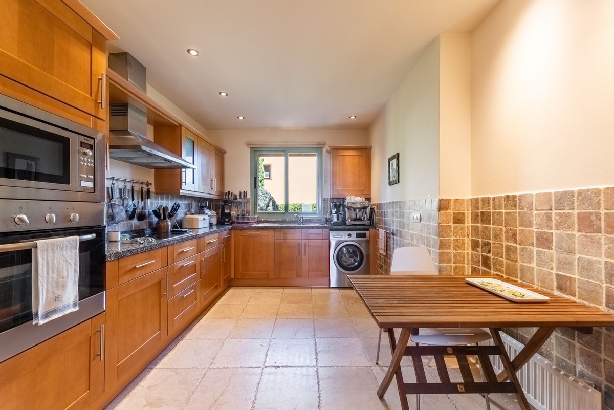 2 bedroom Apartments for sale in Los Flamingos – R5167597