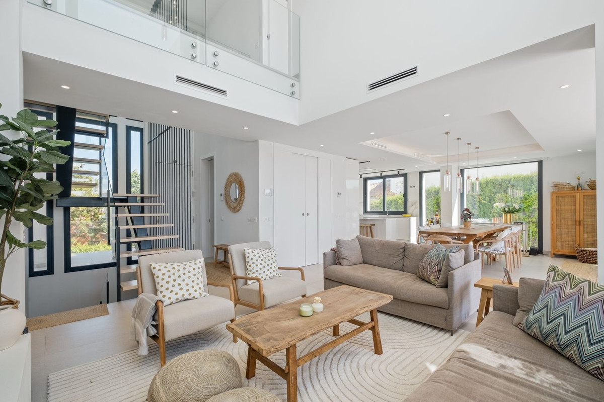 4 bedroom Villas for sale in Riviera del Sol – R5167711 4 bedroom Villas for sale in Riviera del Sol – R5167711