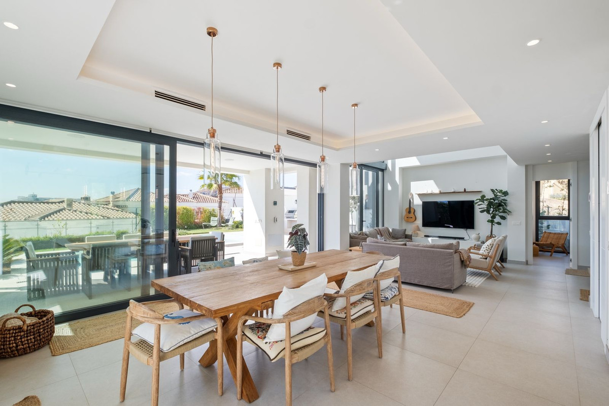 4 bedroom Villas for sale in Riviera del Sol – R5167711 4 bedroom Villas for sale in Riviera del Sol – R5167711