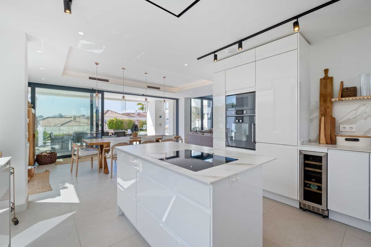 4 bedroom Villas for sale in Riviera del Sol – R5167711 4 bedroom Villas for sale in Riviera del Sol – R5167711