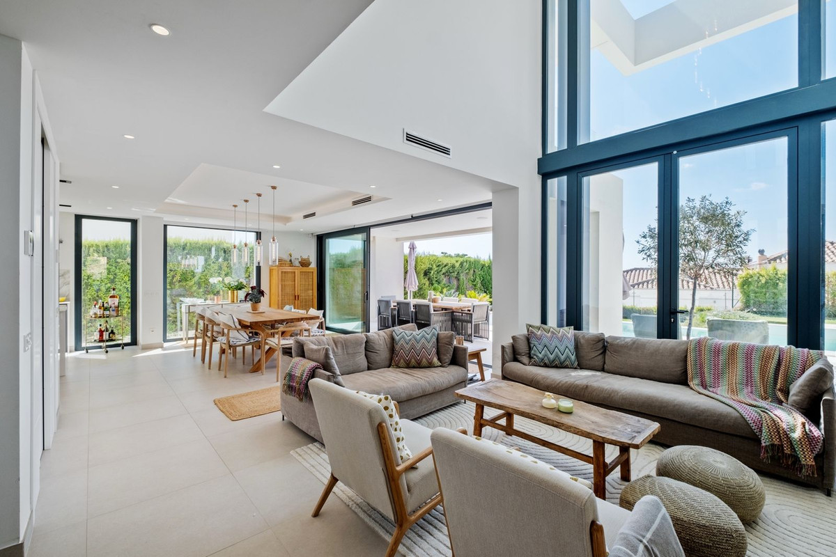 4 bedroom Villas for sale in Riviera del Sol – R5167711 4 bedroom Villas for sale in Riviera del Sol – R5167711