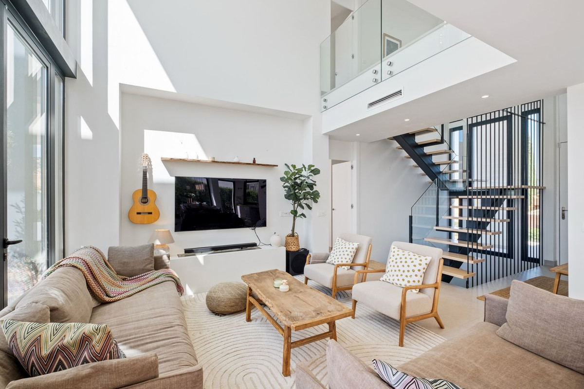 4 bedroom Villas for sale in Riviera del Sol – R5167711 4 bedroom Villas for sale in Riviera del Sol – R5167711