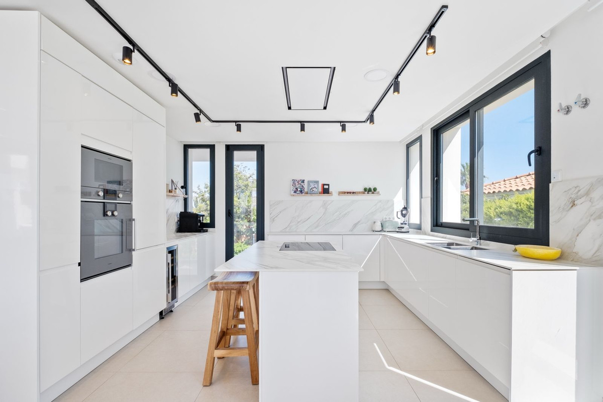 4 bedroom Villas for sale in Riviera del Sol – R5167711 4 bedroom Villas for sale in Riviera del Sol – R5167711