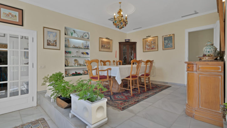 Villas de 6 dormitorios en venta en Las Brisas – R4993696 en 