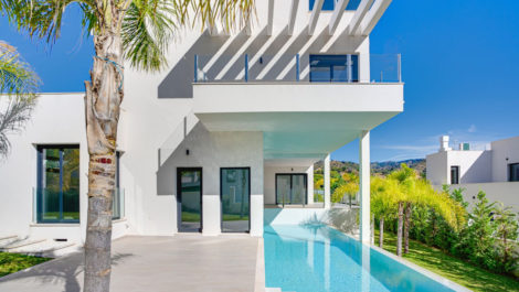 4 bedroom Villas for sale in Elviria – R5176522