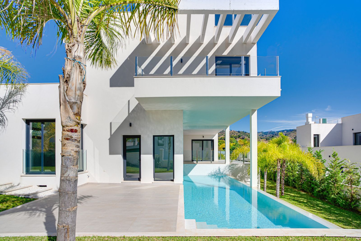 4 bedroom Villas for sale in Elviria – R5176522