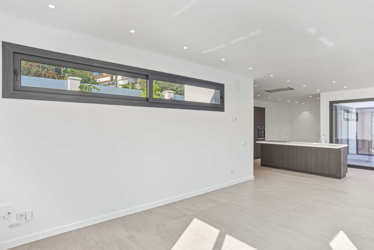 4 bedroom Villas for sale in Elviria – R5176522