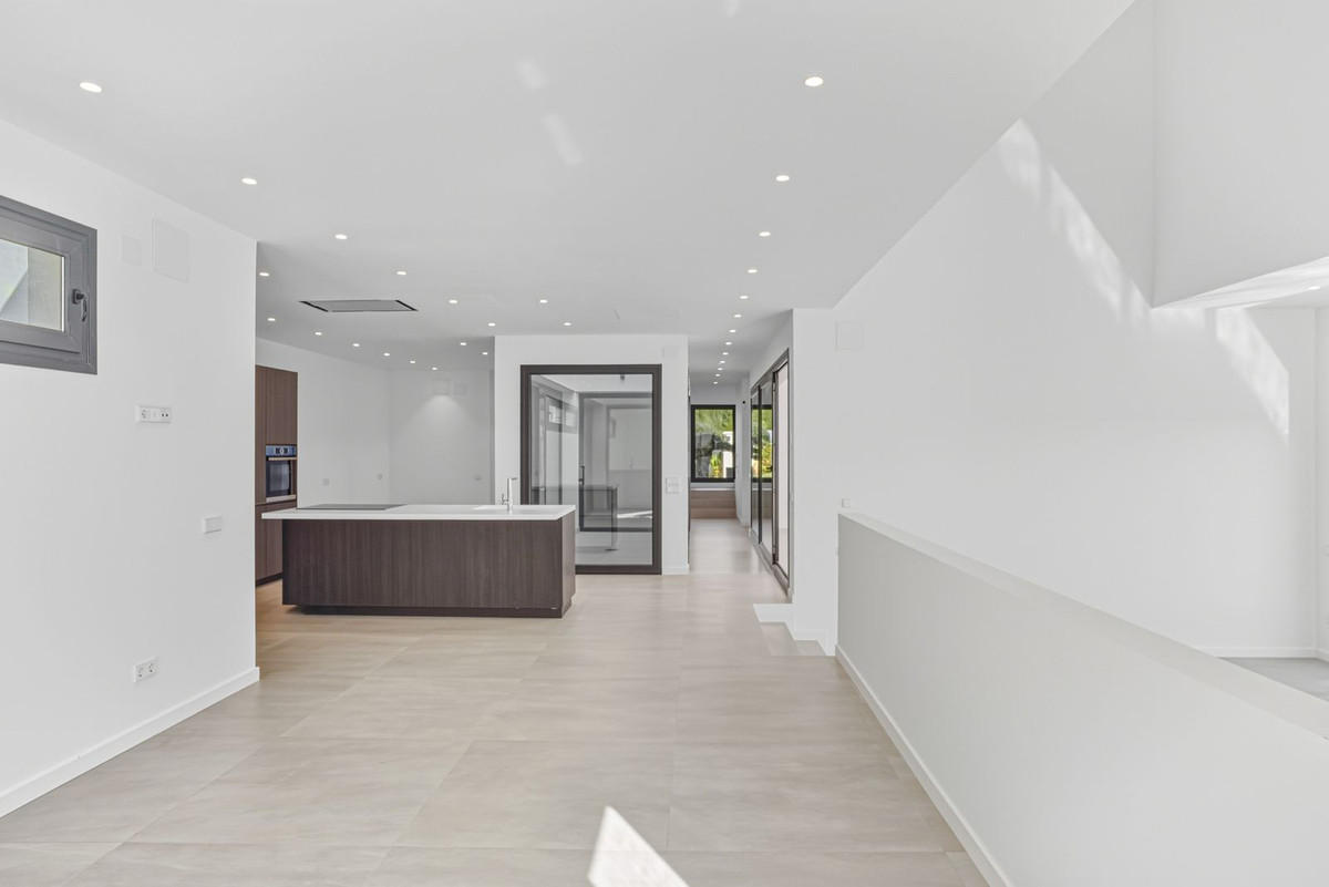 4 bedroom Villas for sale in Elviria – R5176522