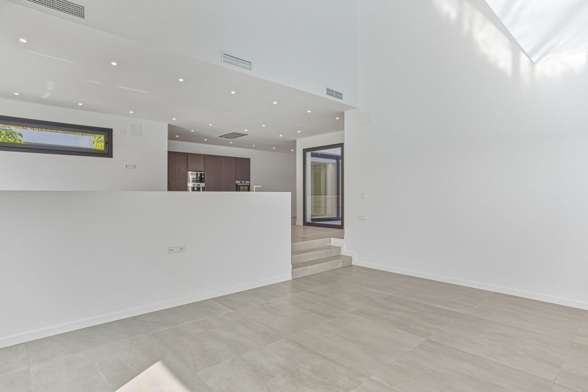 4 bedroom Villas for sale in Elviria – R5176522