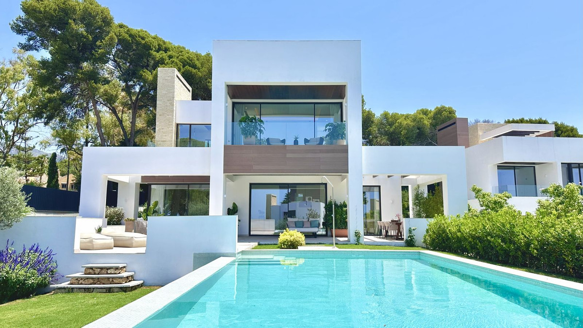 5 bedroom Villas for sale in Marbella – R5187943