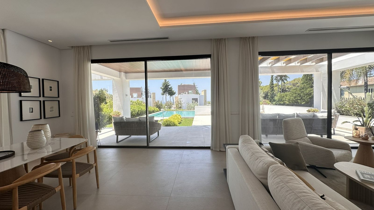 5 bedroom Villas for sale in Marbella – R5187943