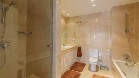 Apartamentos de 3 dormitorios en venta en Los Arqueros – R5222125