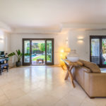 Villas de 6 dormitorios en venta en Guadalmina Baja – R5023624