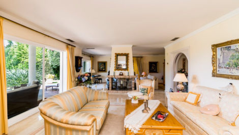 4 bedroom Villas for sale in Marbella – R5232610