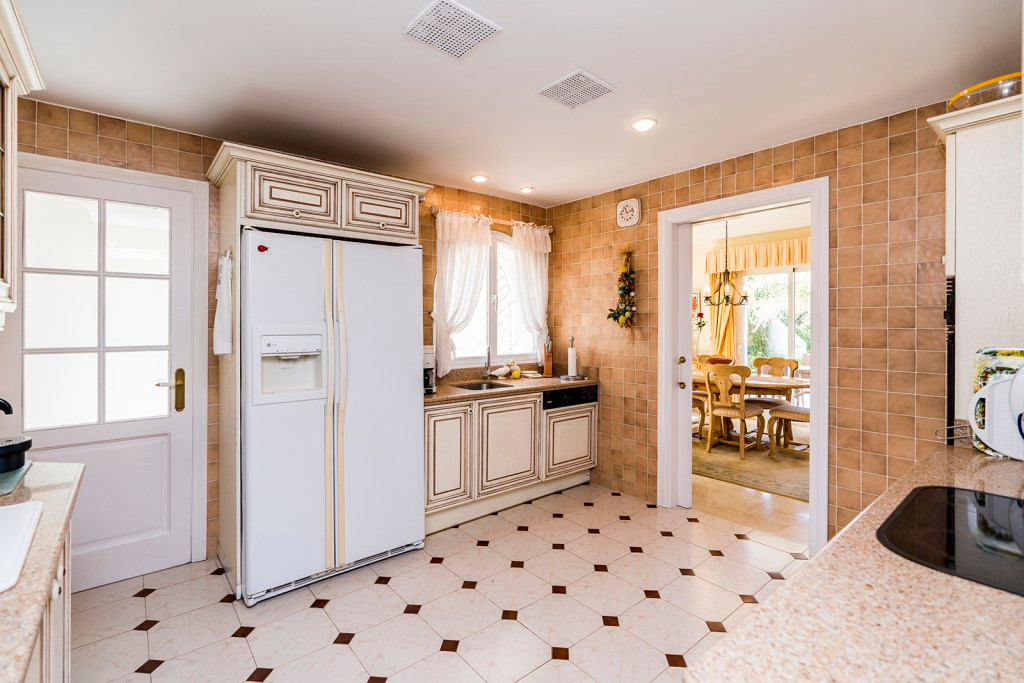 4 bedroom Villas for sale in Marbella – R5232610 4 bedroom Villas for sale in Marbella – R5232610