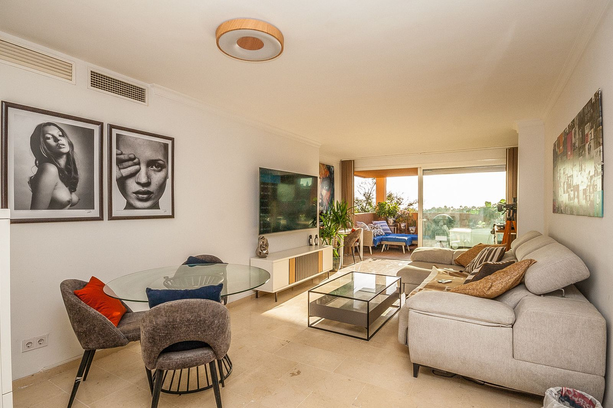 2 bedroom Apartments for sale in Elviria – R5225557