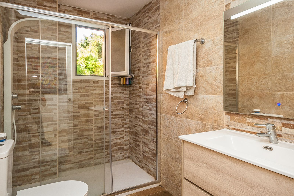 2 bedroom Apartments for sale in Elviria – R5225557