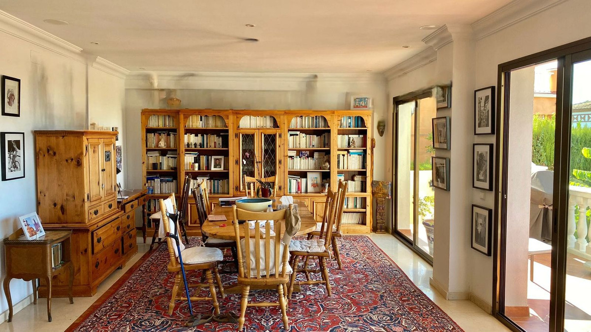 7 bedroom Villas for sale in Marbella – R5207791