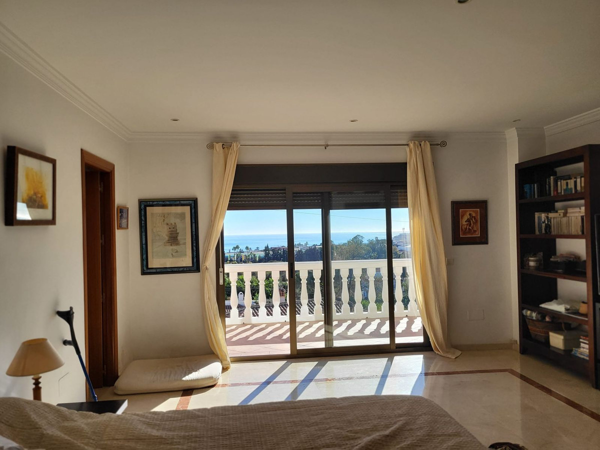 7 bedroom Villas for sale in Marbella – R5207791