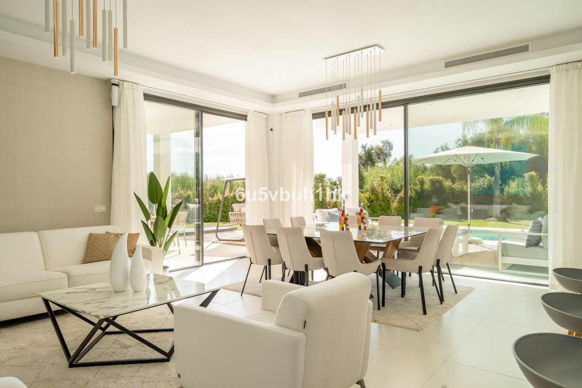 5 bedroom Villas for sale in Monte Halcones – R5226268