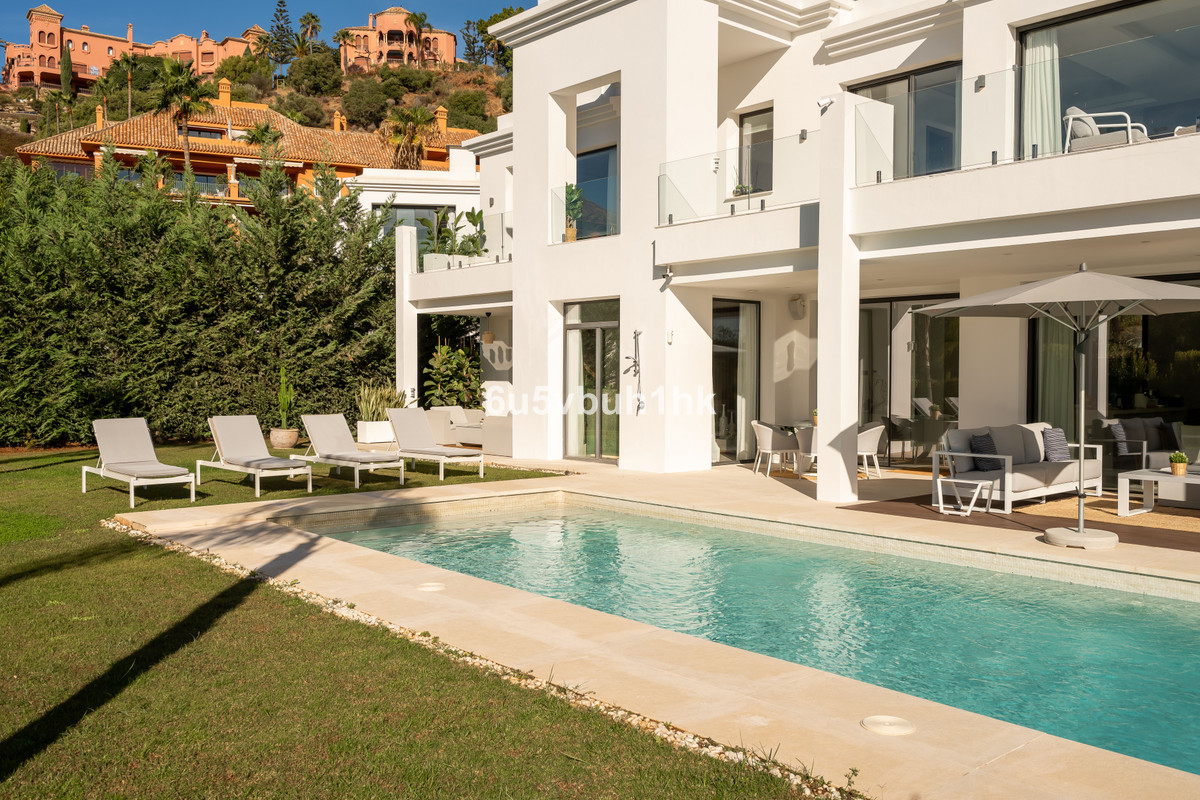 5 bedroom Villas for sale in Monte Halcones – R5226268