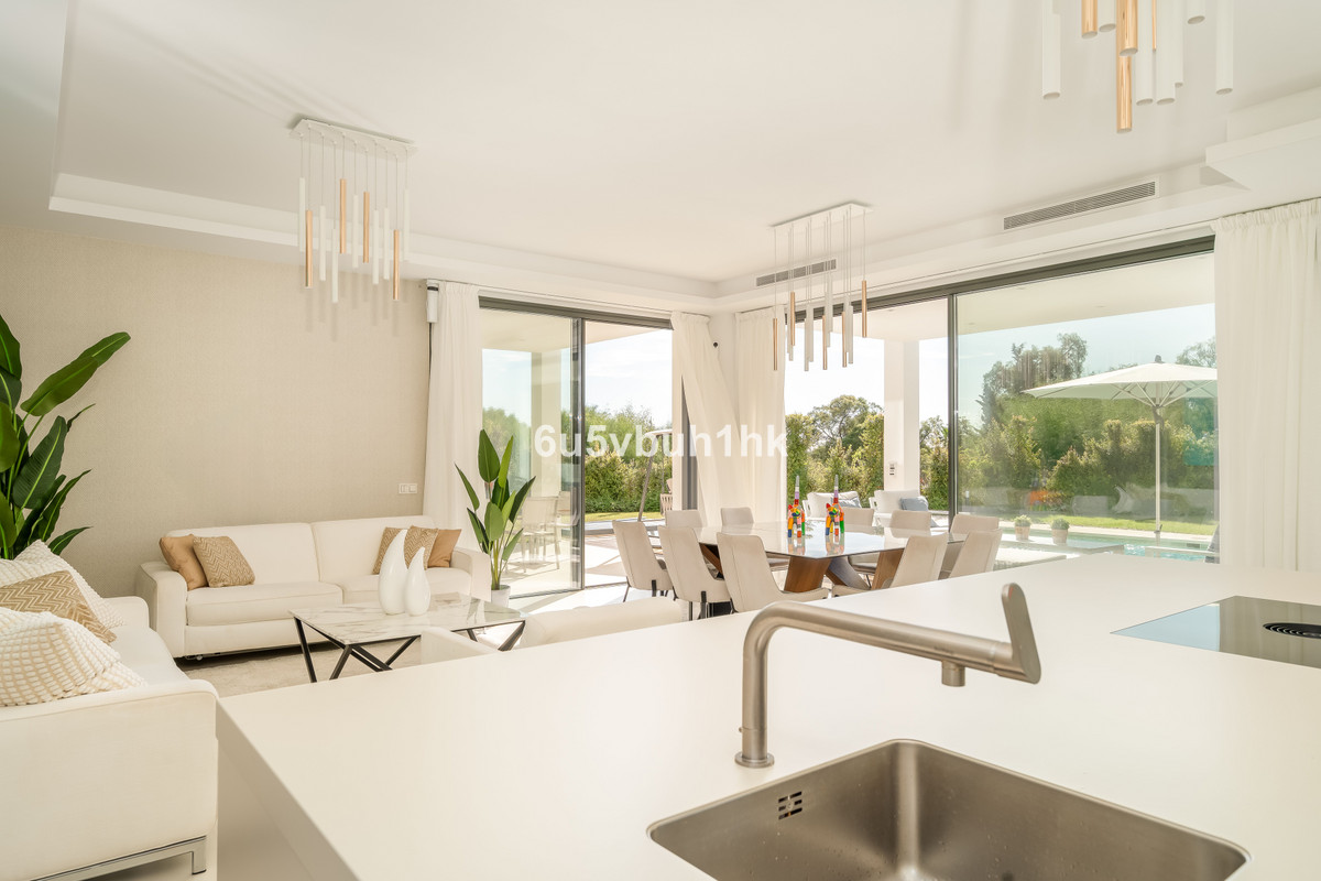 5 bedroom Villas for sale in Monte Halcones – R5226268