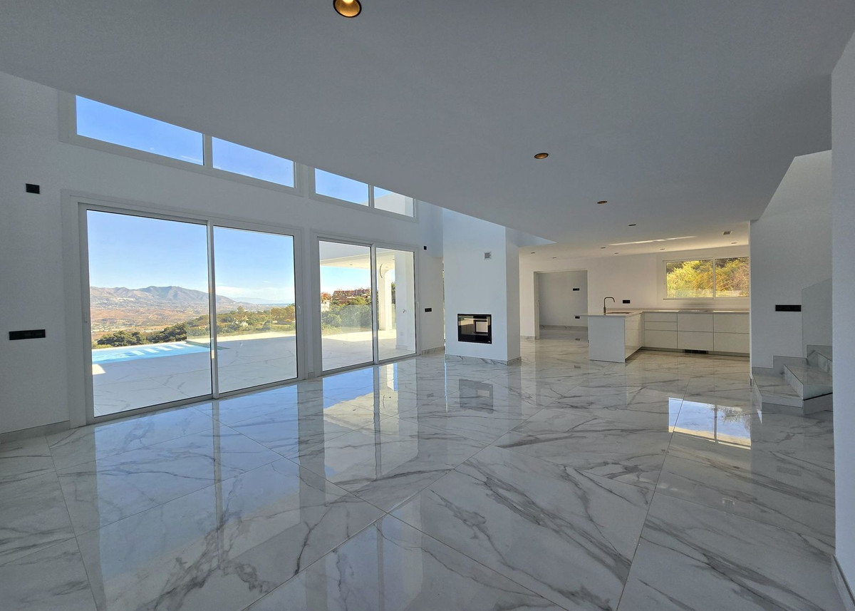 4 bedroom Villas for sale in La Mairena – R5203108 4 bedroom Villas for sale in La Mairena – R5203108