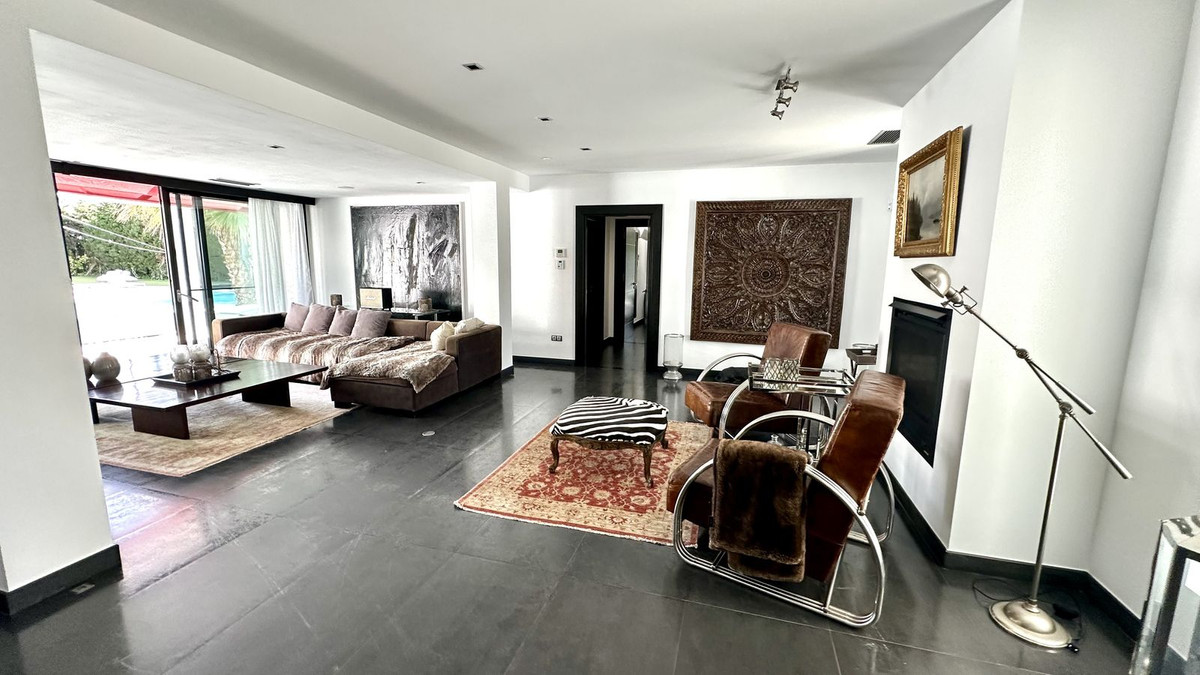 6 bedroom Villas for sale in Guadalmina Baja – R5213677