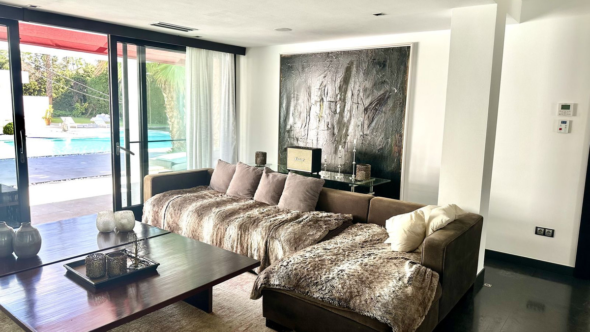 6 bedroom Villas for sale in Guadalmina Baja – R5213677