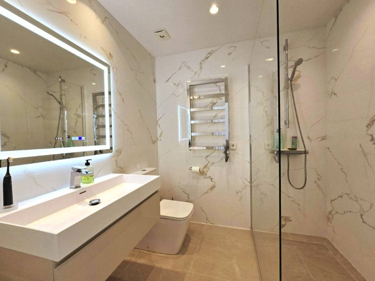 4 bedroom Apartments for sale in Calahonda – R5225869