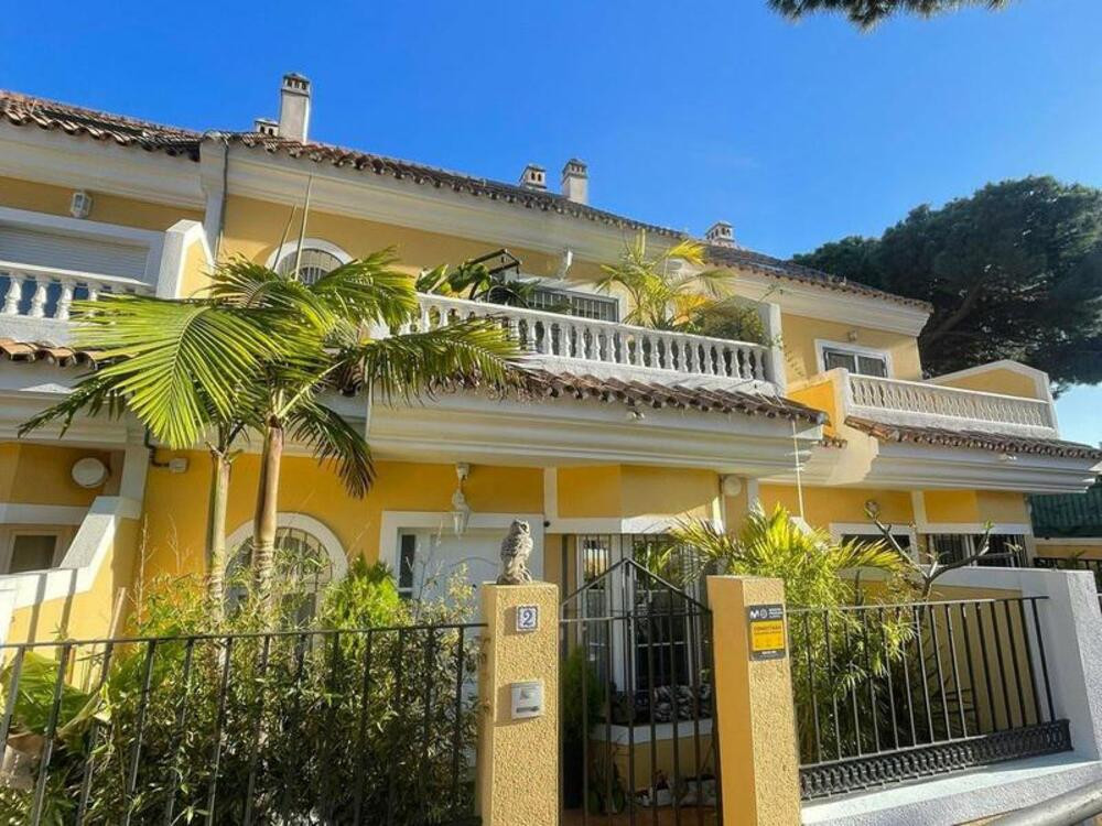 Adosados de 4 dormitorios en venta en Mijas – R5226796