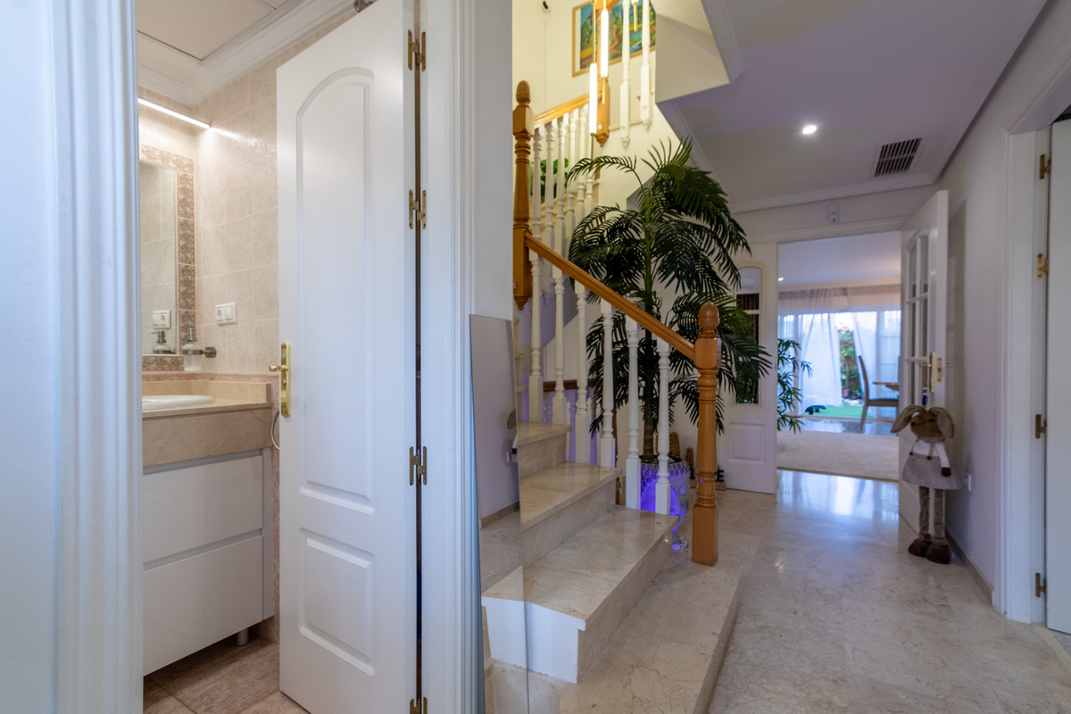 Adosados de 4 dormitorios en venta en Mijas – R5226796