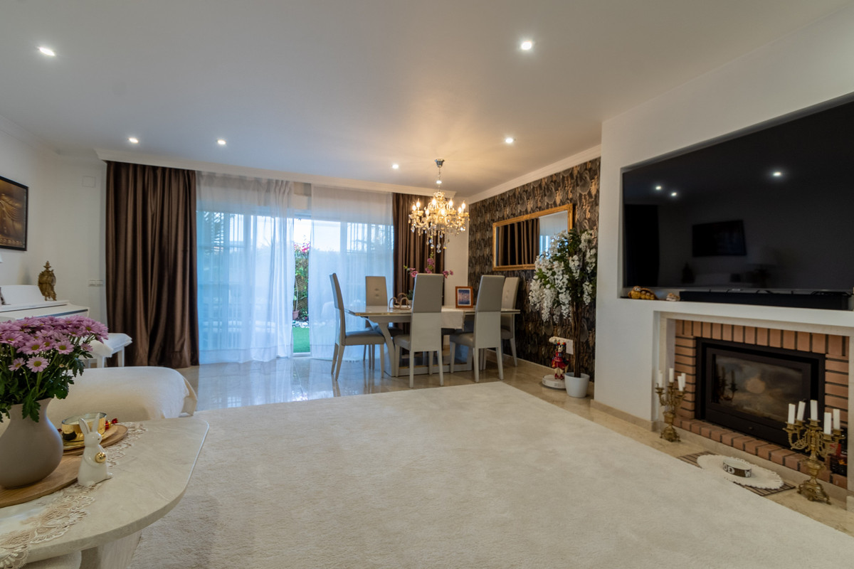 Adosados de 4 dormitorios en venta en Mijas – R5226796