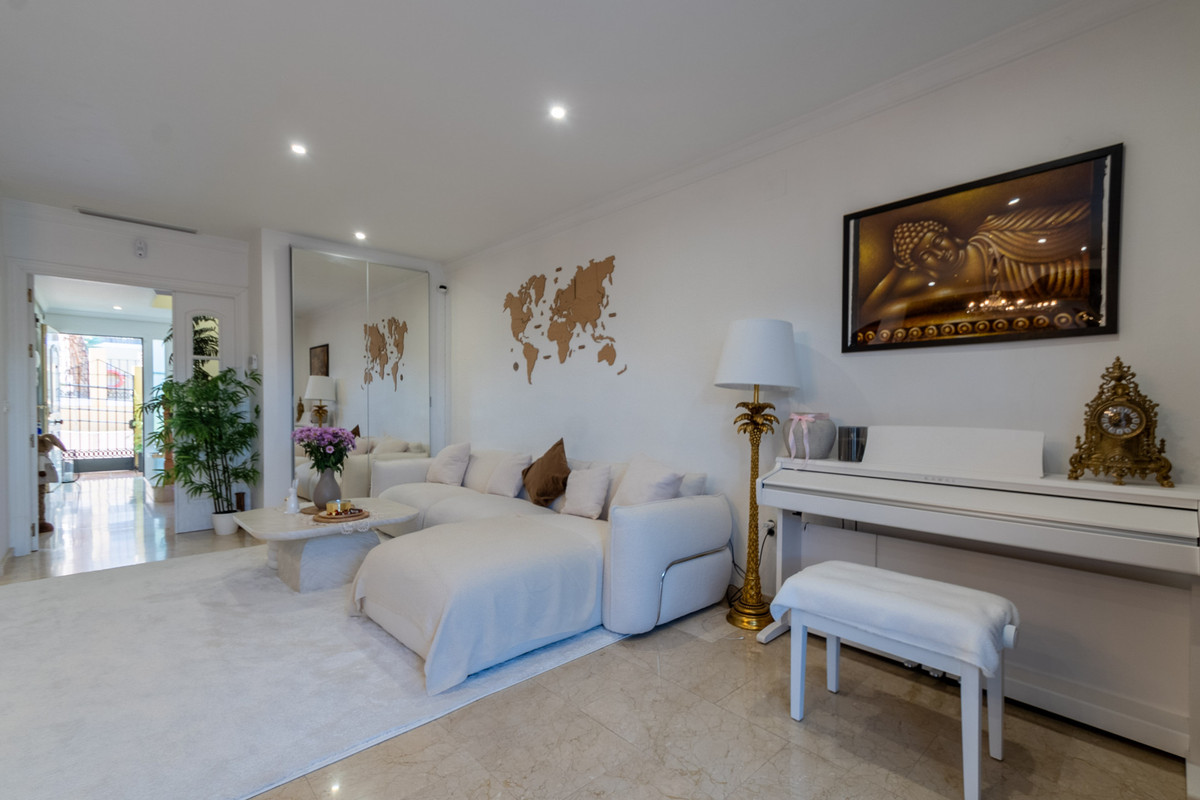 Adosados de 4 dormitorios en venta en Mijas – R5226796