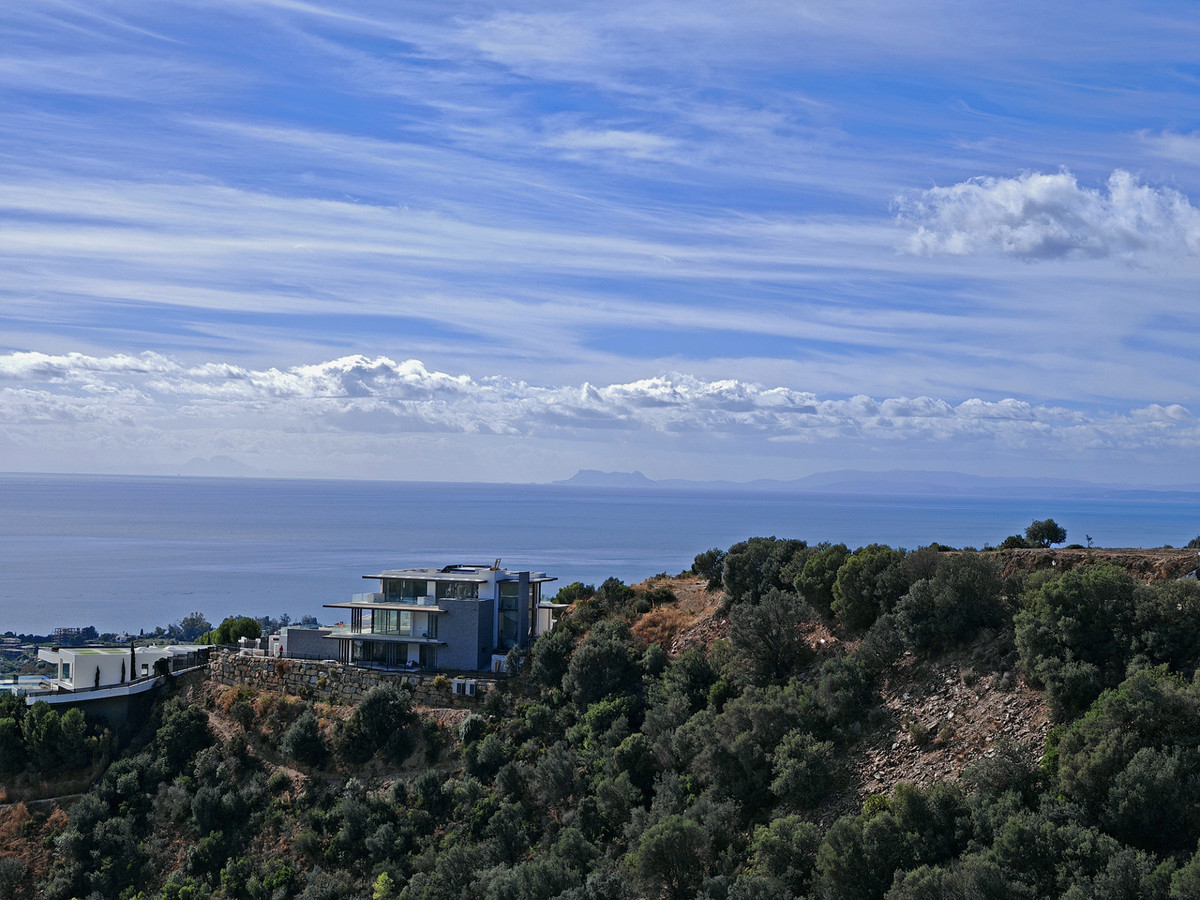 3 bedroom Apartments for sale in Altos de los Monteros – R5220286