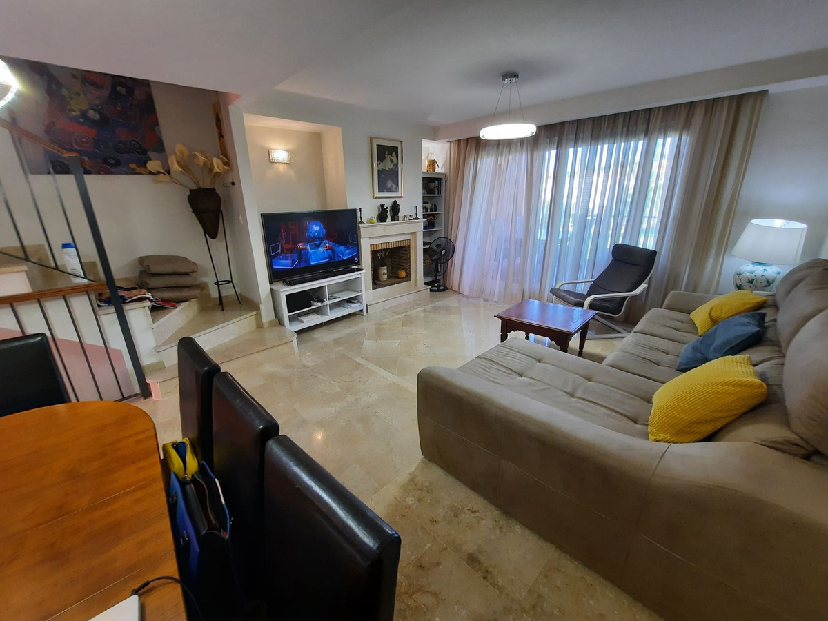 5 bedroom Townhouses for sale in Cabopino – R5219854